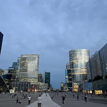 Studio A La Defense 10min A Pied Du Centre De La Defense * Courbevoie