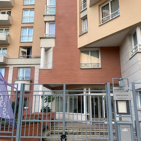 Studio A La Defense 10min A Pied Du Centre De La Defense * Courbevoie