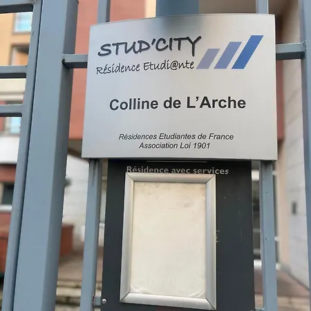 Studio A La Defense 10min A Pied Du Centre De La Defense Apartment